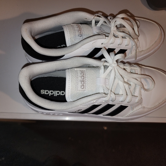 Adidas shoes - Picture 2 of 4